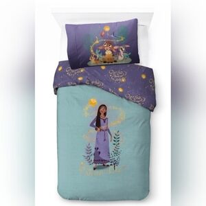 Disney Wish Kids 2-Piece Twin/Full Reversible Comforter and Pillowcase Bedding
